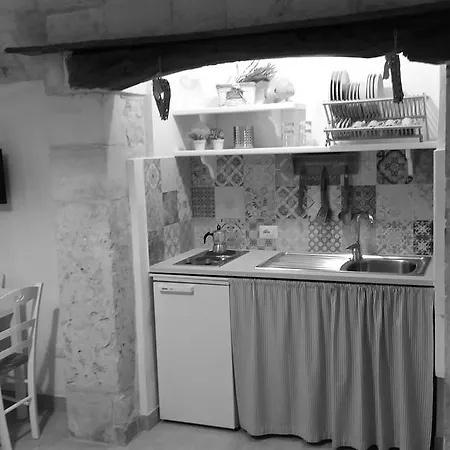 Guest house Dimora Miccolis 2*